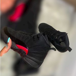 JORDAN 12 | WORN | LIKE NEW | SIZE 5.5y